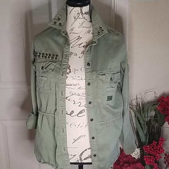 Kendall and Kylie Shirt - Picture 7 of 7